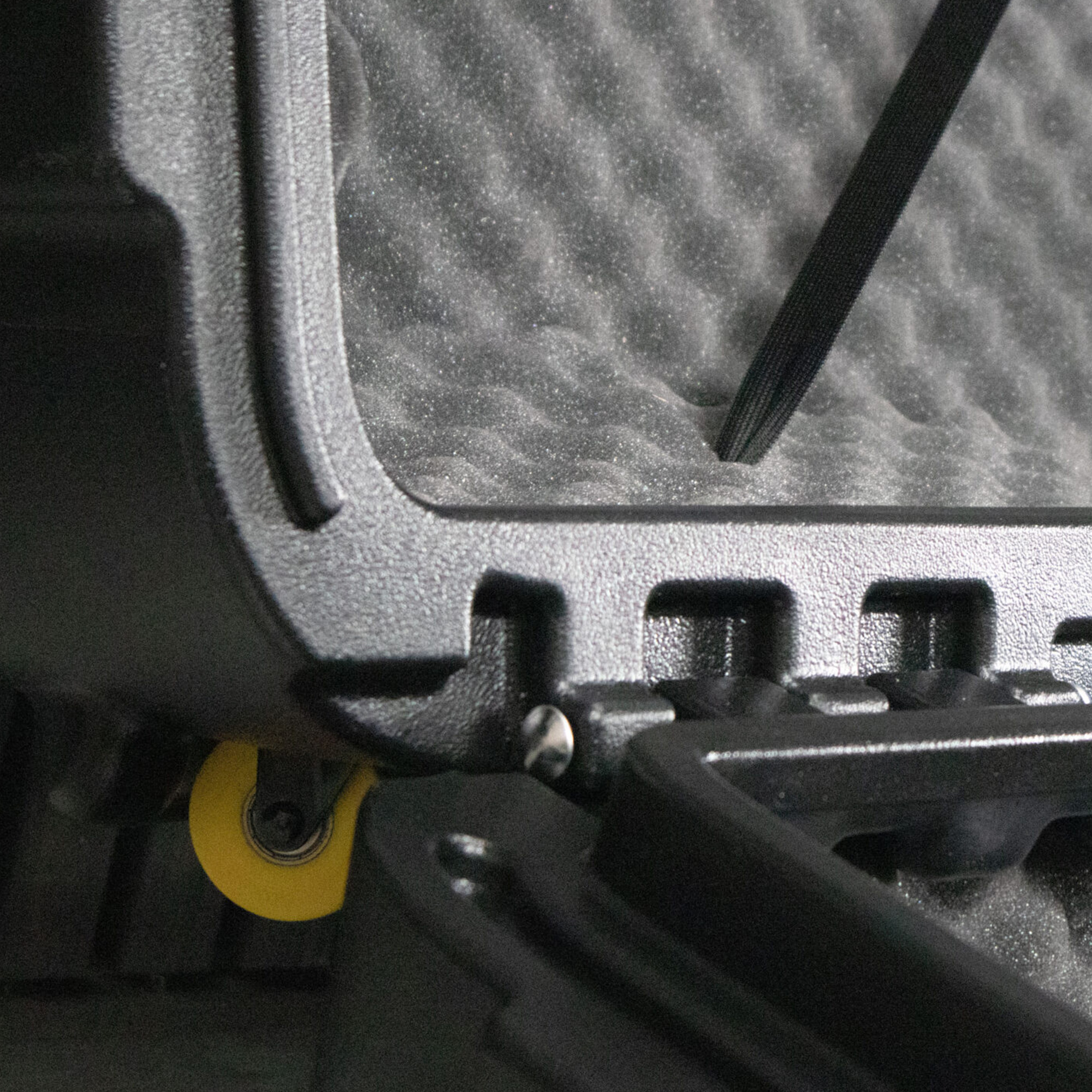 Integrated hinge on the Shokbox® Pro bike travel case